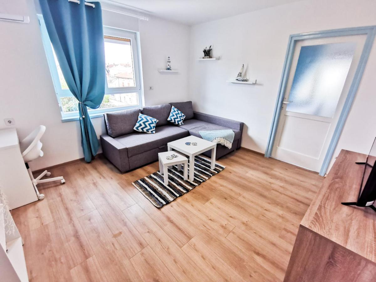Sea Star Apartment Pula Bagian luar foto