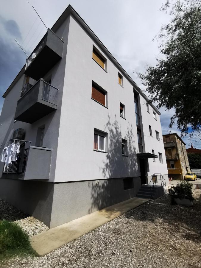 Sea Star Apartment Pula Bagian luar foto